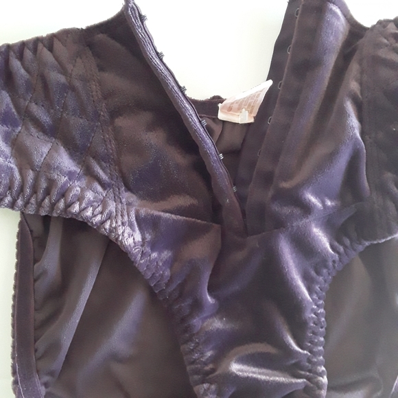 Intimate Set two piece - Picture 5 of 8